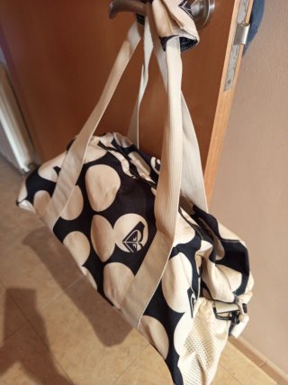 Bolsa deportiva negra y beige