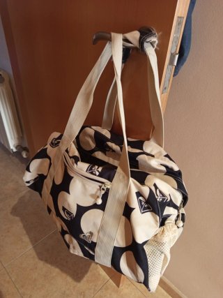 Bolsa deportiva negra y beige
