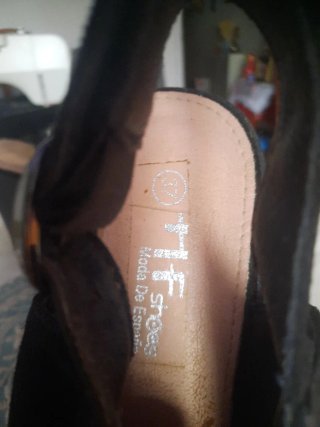 Sandalias negras de tacón y plataforma