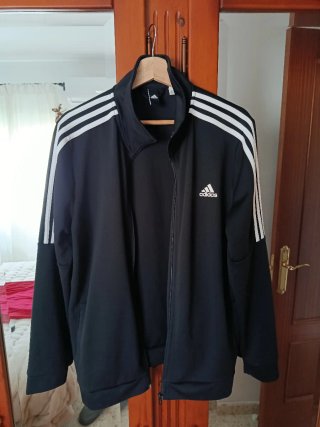 Chaqueta fina original Adidas. Talla L. Nueva.
