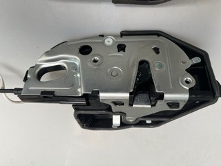 Cerraduras puertas Soft Close BMW Serie 7