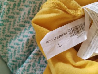 Camiseta amarilla Bershka AMAZING