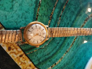 Reloj VOG Dorado y Blanco