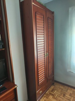 Dormitorio tipo barco. En buen estado.