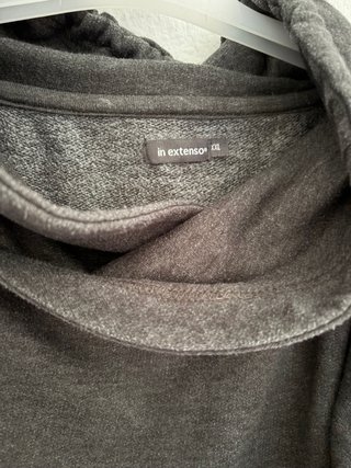 Sudadera gris con capucha