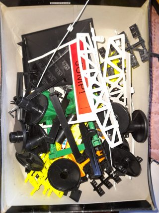 Circuito Scalextric con 4 coches y pórtico