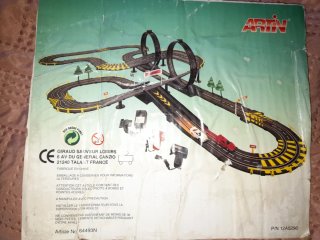 Circuito Scalextric con 4 coches y pórtico