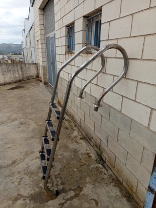 Escalera Piscina