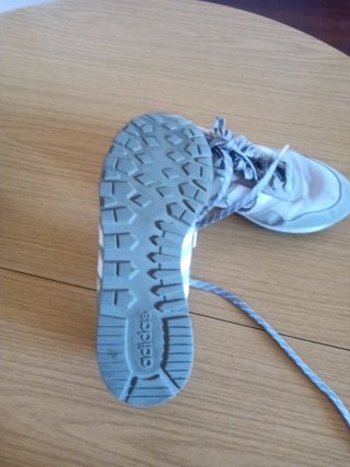 Deportivas Adidas Gris y Blanco