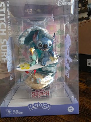 Stitch Surf Beast Kingdom D-Stage DS-030 con caja