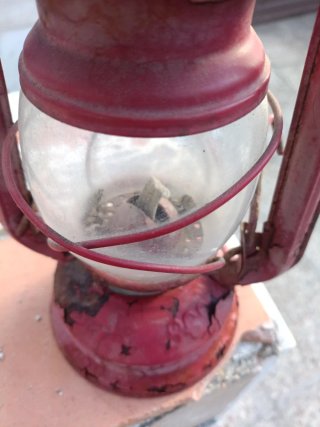 Candil rojo vintage de metal y cristal