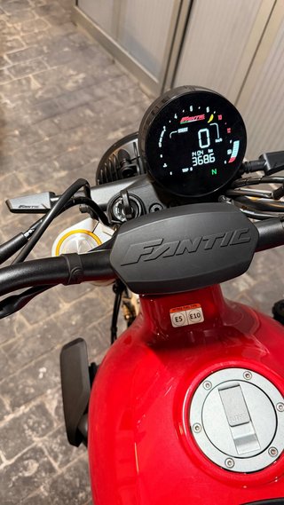 Fantic Caballero 500 Scrambler Roja