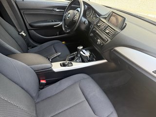 BMW 116i ETIQUETA C LLANTAS EN NEGRO LIBRO GARANTI