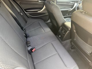 BMW 116i ETIQUETA C LLANTAS EN NEGRO LIBRO GARANTI