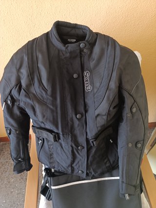 Chaqueta Moto SOM3 Mujer Negra diseño funcional.