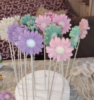 Fiori di cera decorativi