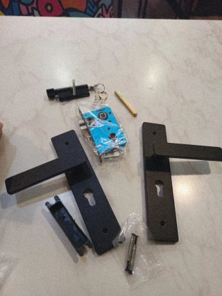 Manilla puerta con cerradura y picaporte