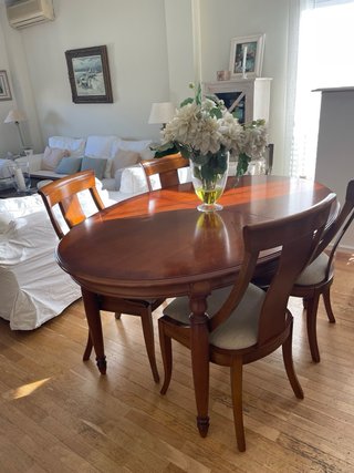 Mesa y 4 sillas madera maciza