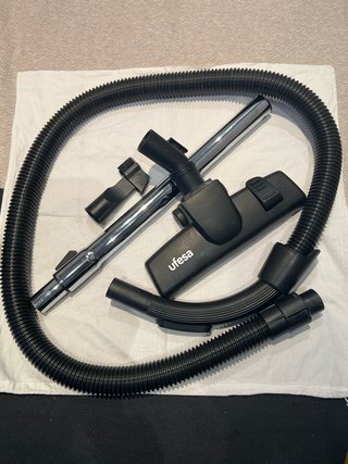 Aspiradora Ufesa 800W sin bolsa
