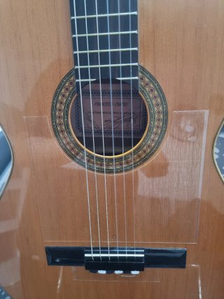 Guitarra amplificada flamenca