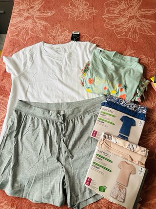 Cuatro Pijamas nuevos sin estrenar