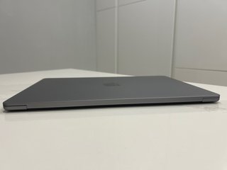 MacBook Air 15" M2 | 512GB SSD | 8GB RAM | 97% Bat