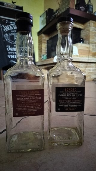 Bottiglie Jack Daniel's vuote