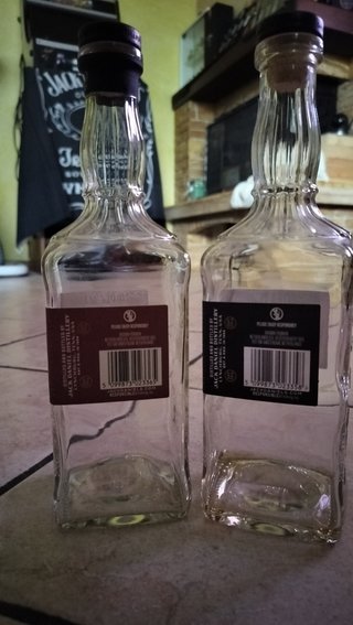 Bottiglie Jack Daniel's vuote