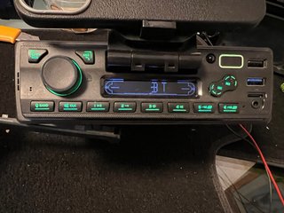 Radio de coche negra y azul