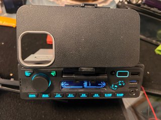 Radio de coche negra y azul
