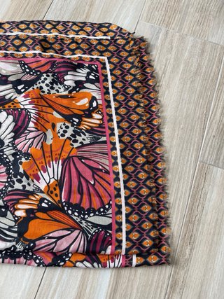 Sciarpa con farfalle multicolore