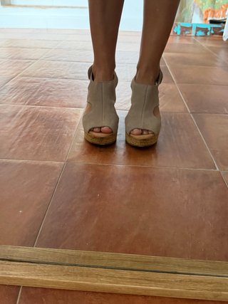 Sandalias cuña beige
