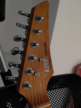 Donner DST550 Heavy Relic Guitarra Eléctrica