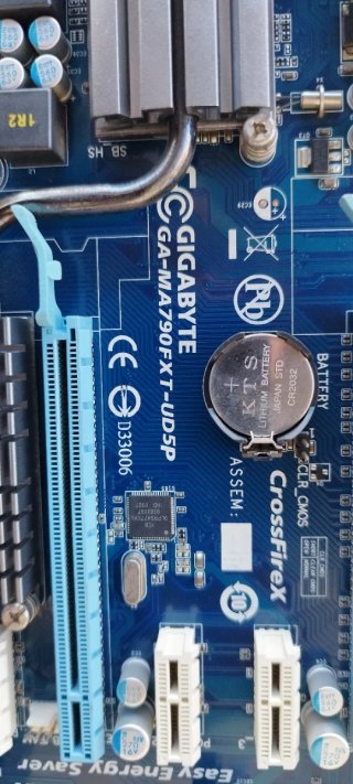 Placa Base Gigabyte GA-MA790FXT-UD5P