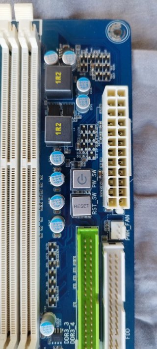 Placa Base Gigabyte GA-MA790FXT-UD5P