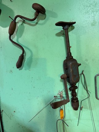 Taladro manual antiguo