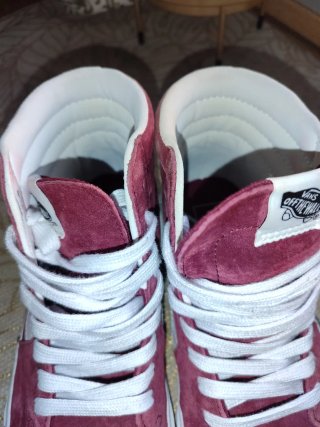 Zapatillas Vans Altas Rojas, preciosas! Una puesta