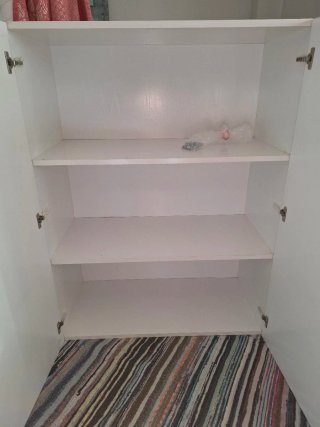 Armario de madera blanco para colgar