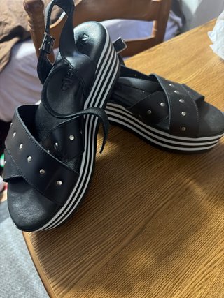 Sandalias de piel negras