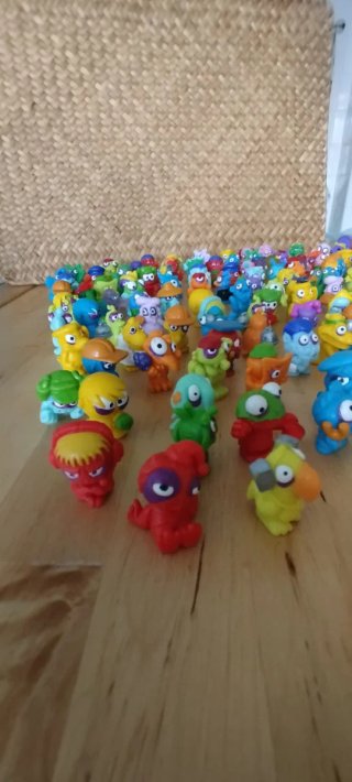 Lote Superzings Zombies (140)+casetas + coche