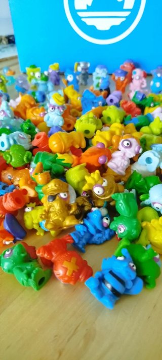 Lote Superzings Zombies (140)+casetas + coche