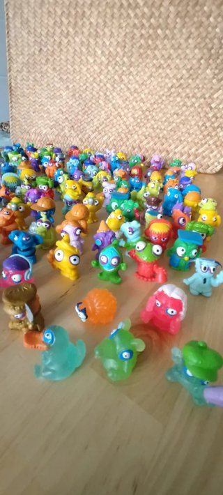 Lote Superzings Zombies (140)+casetas + coche