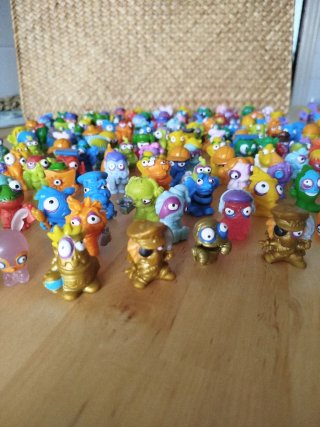 Lote Superzings Zombies (140)+casetas + coche