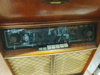 Radio Tocadiscos Vintage Madera