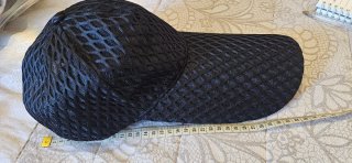 Gorra negra de malla