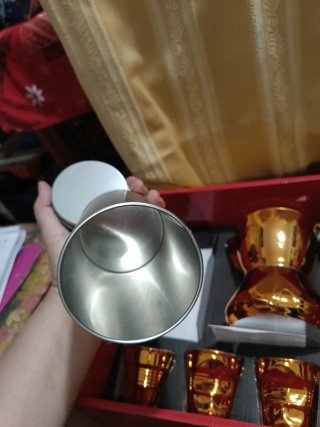 Set Caffettiera Oro, Tazze Rosse e Porta Caffè