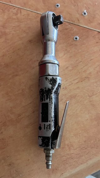 Llave de carraca neumática