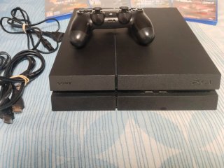 PS4 1TB + 2 MANDOS ORIGINALES + LOTE 4 JUEGOS