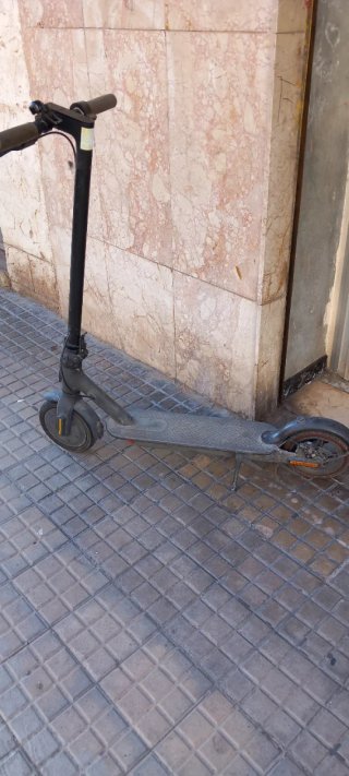 Patinete Eléctrico Xiaomi  Con su cargador y casco