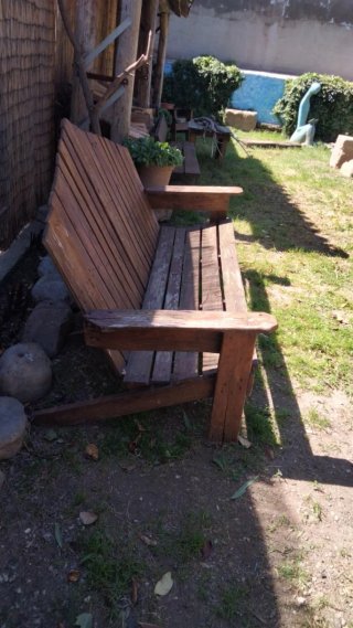 Sofá y sillón de madera reciclada